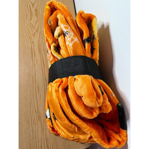 New Dogs πPumpkins π Bats π¦ Halloween π» Fleece Lounge Throw Blanket 60βx70β - Picture 2 of 3
